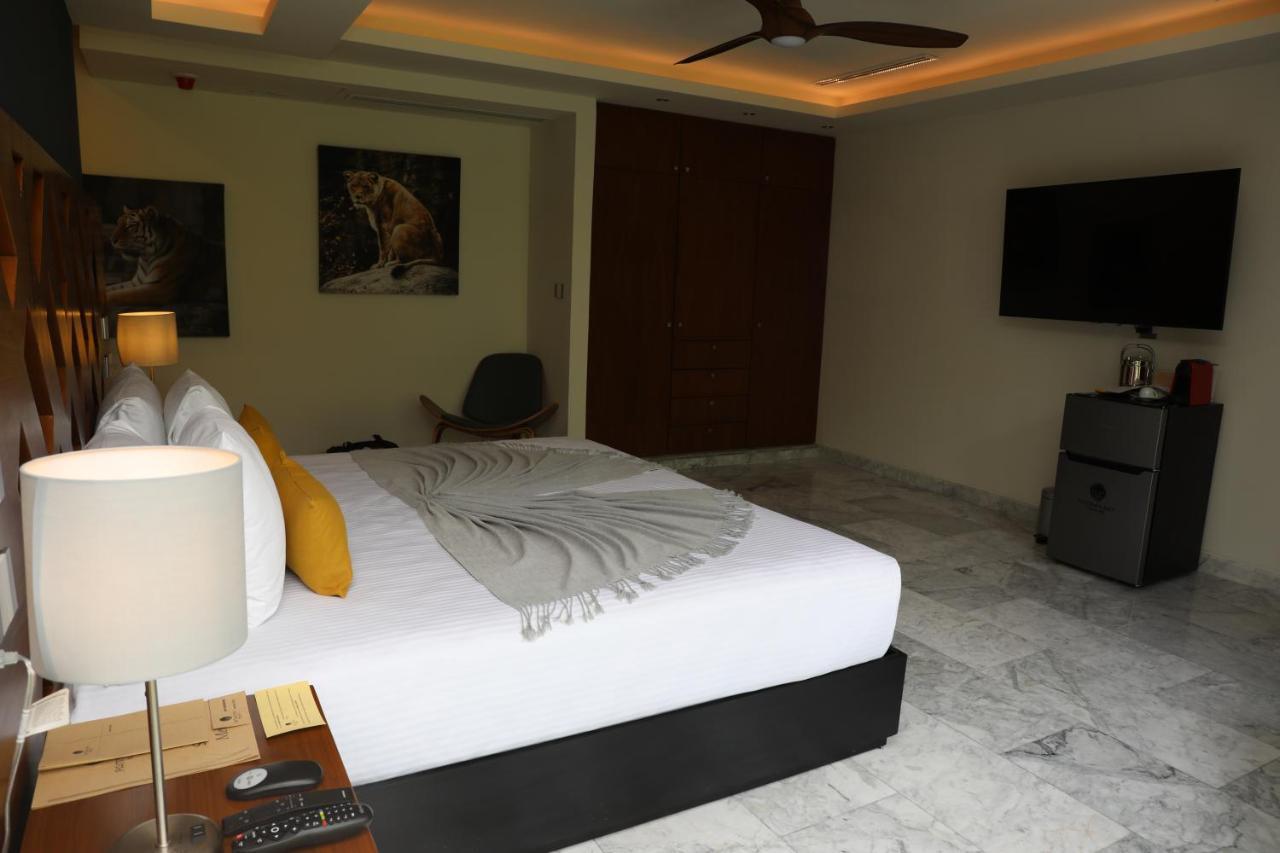 Panther Bay Boutique Hotel アクマル エクステリア 写真